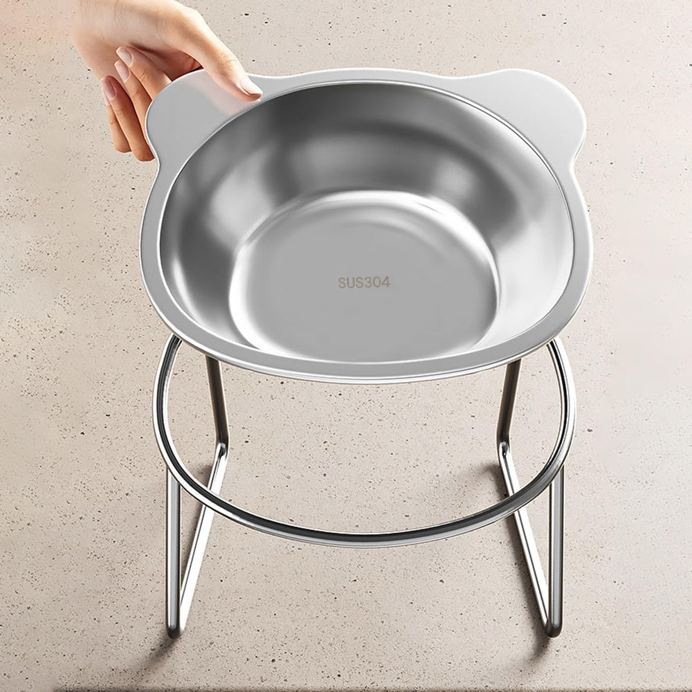 Vinqki elevated bowls compact design suitable for small cats and dogs.