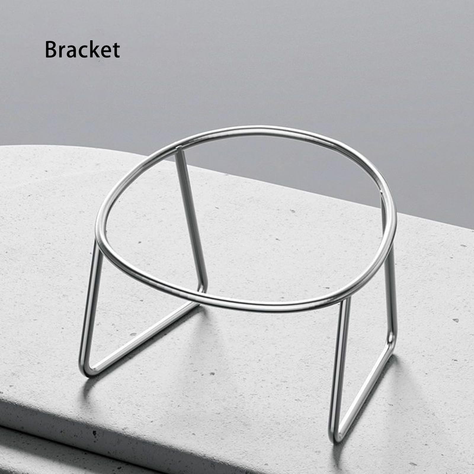 Vinqki elevated bowls 15-degree design supports whisker-friendly meals.