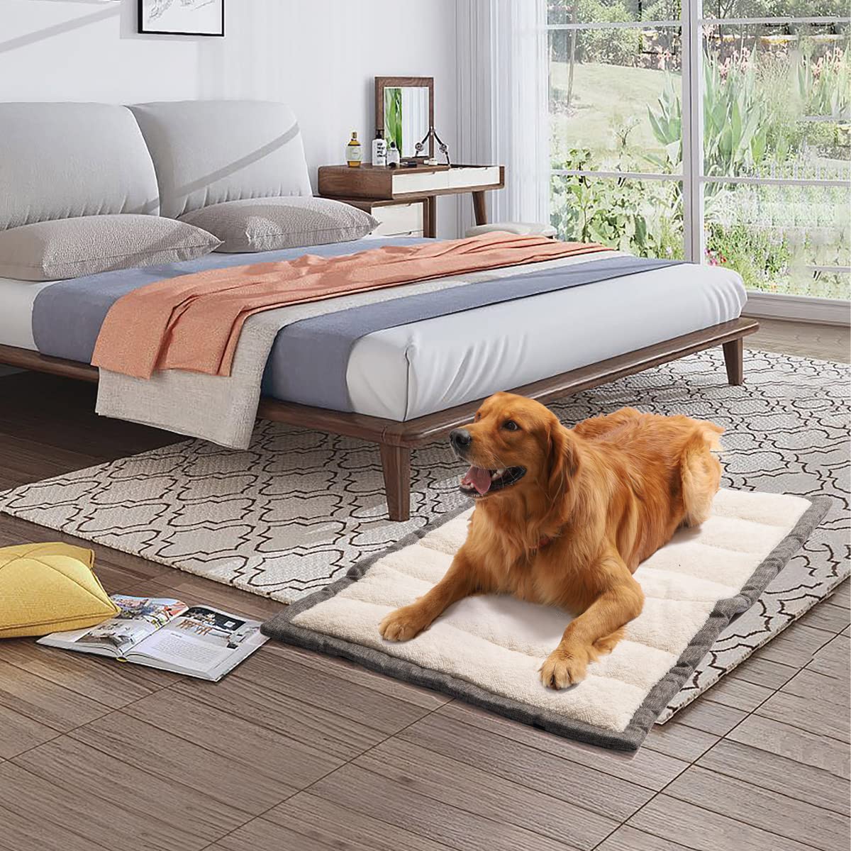 vmgreen Outdoor Dog Bed with carry handles emphasizes easy portability
