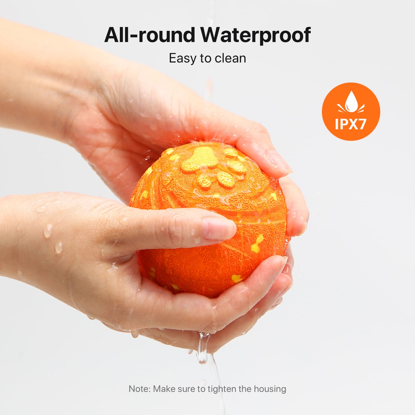 VNAKIO interactive dog ball outdoor play with dog demonstrates size suitability.
