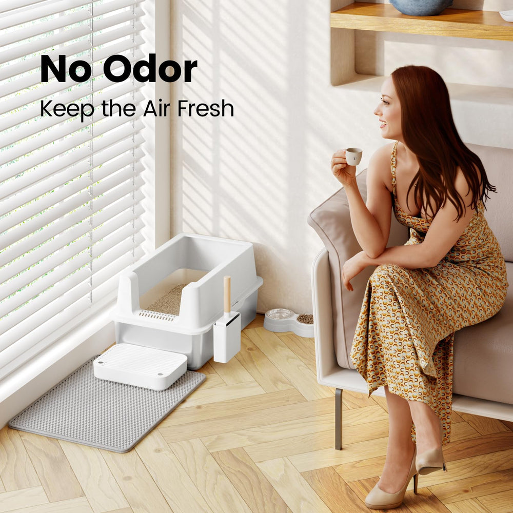 VNAKIO includes a wall-mounted litter scoop for quick cleanup.