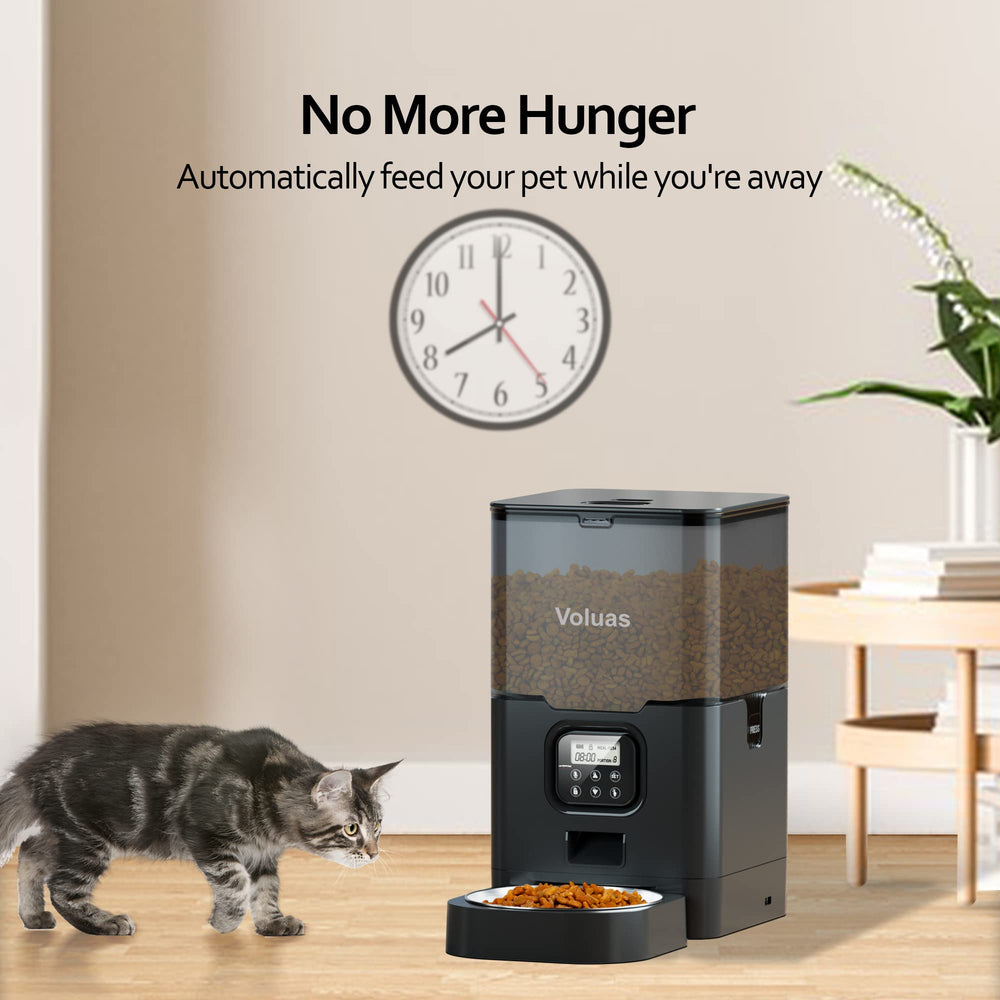 Voluas 6L food storage keeps kibble available during multi-day trips.