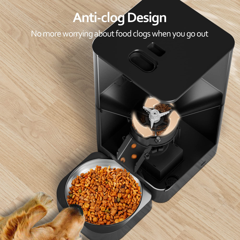 Voluas desiccant bag inside preserves kibble freshness.