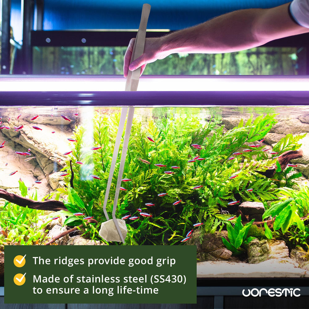 VORESTIC aquarium-tweezers-in-action feeding and debris removal