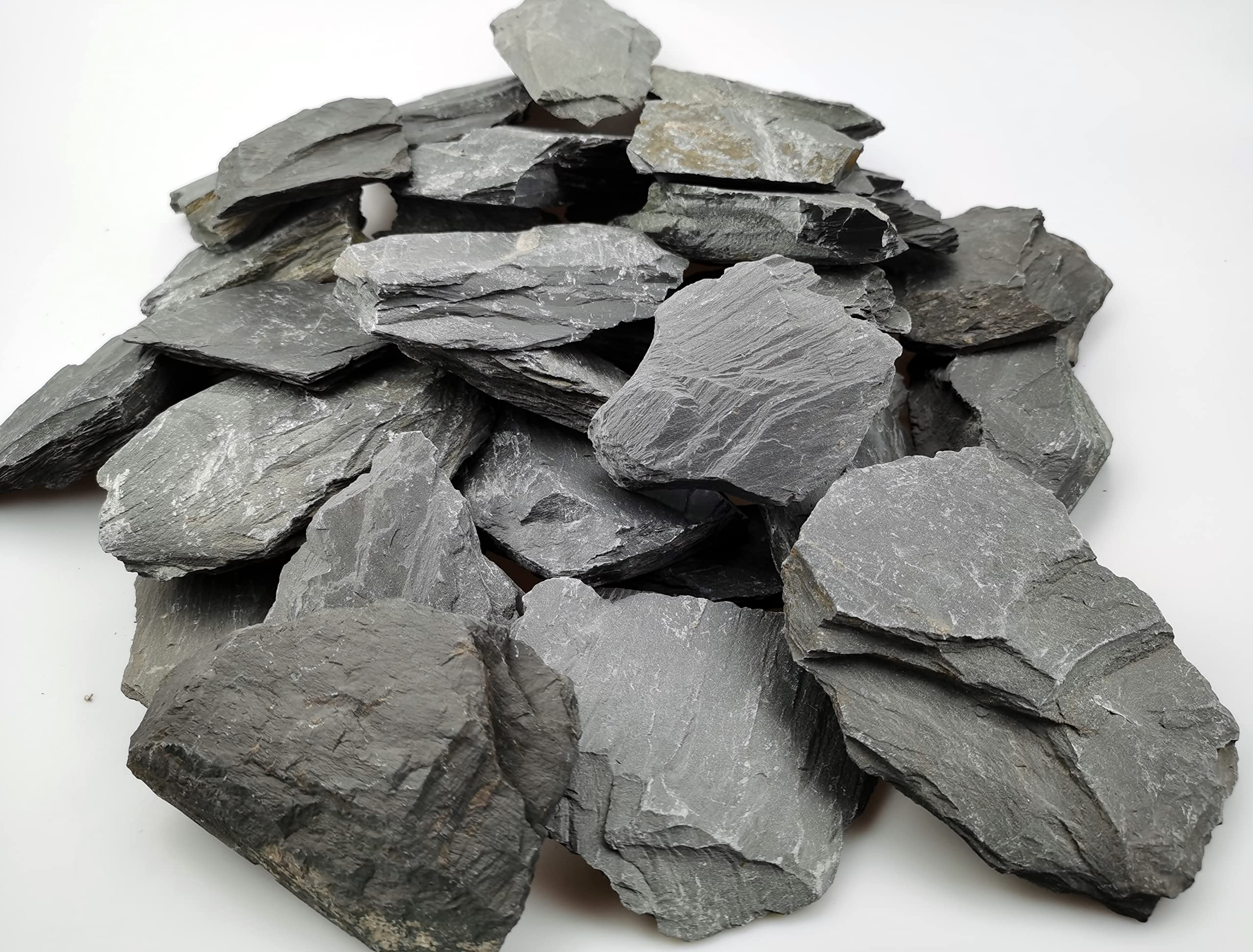 Voulosimi natural slate rocks brighten an aquarium with PH-neutral texture for vibrant underwater scenes.
