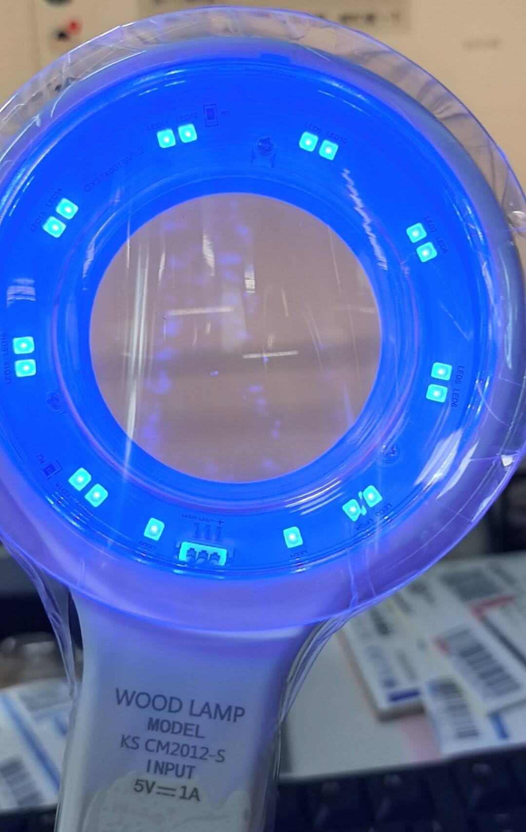 VQP Woods Lamp dimensions and portability suit compact setups