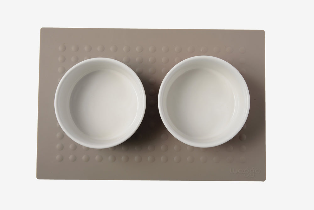 Waggo Dipper vintage grey closeup showcases color and glaze
