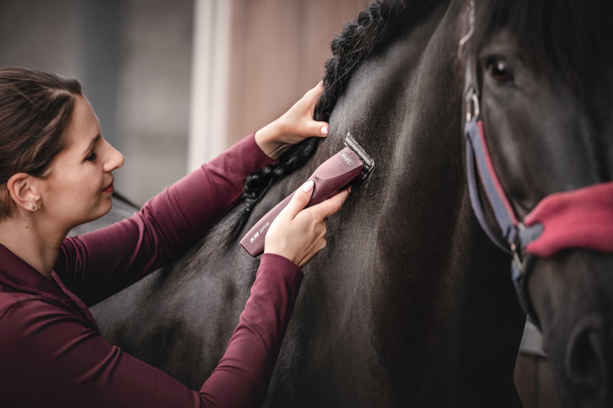 Wahl KM Supera low-vibration design reduces noise during grooming