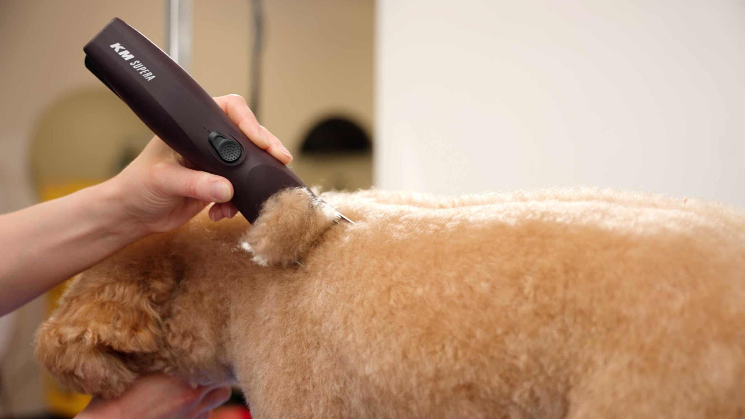 Wahl Pro Animal KM Supera professional-grade tool trusted by groomers and vets.