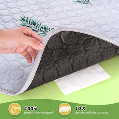 WanpeeGoo absorbent middle layer locks moisture for drier pet surfaces