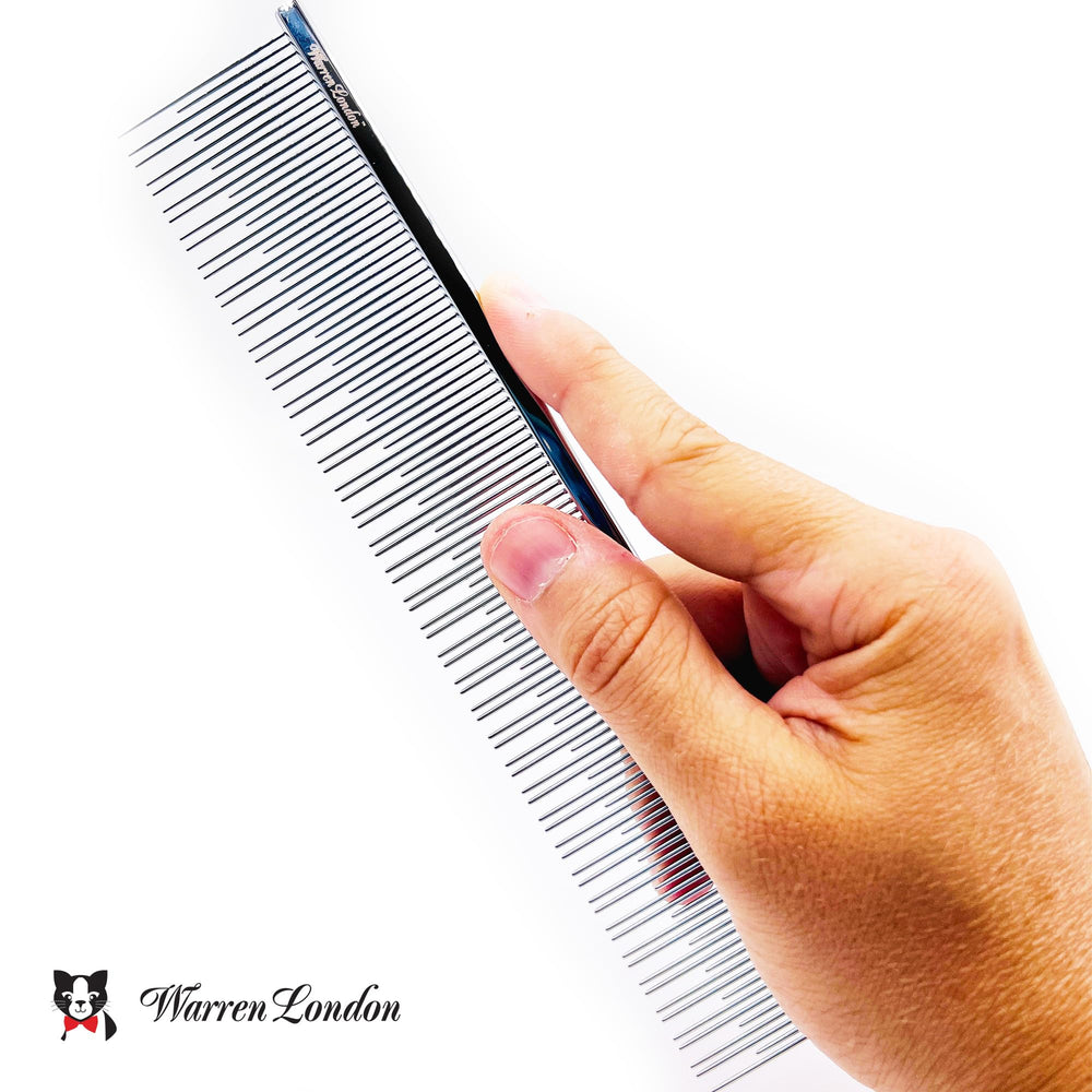 Warren London Carding Cat Comb detangles fur on cat; efficient grooming results