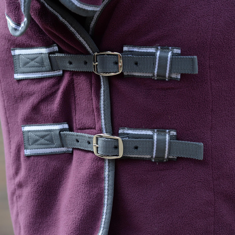 WeatherBeeta twin cross surcingle and tail cord keep the cooler in place during active use.