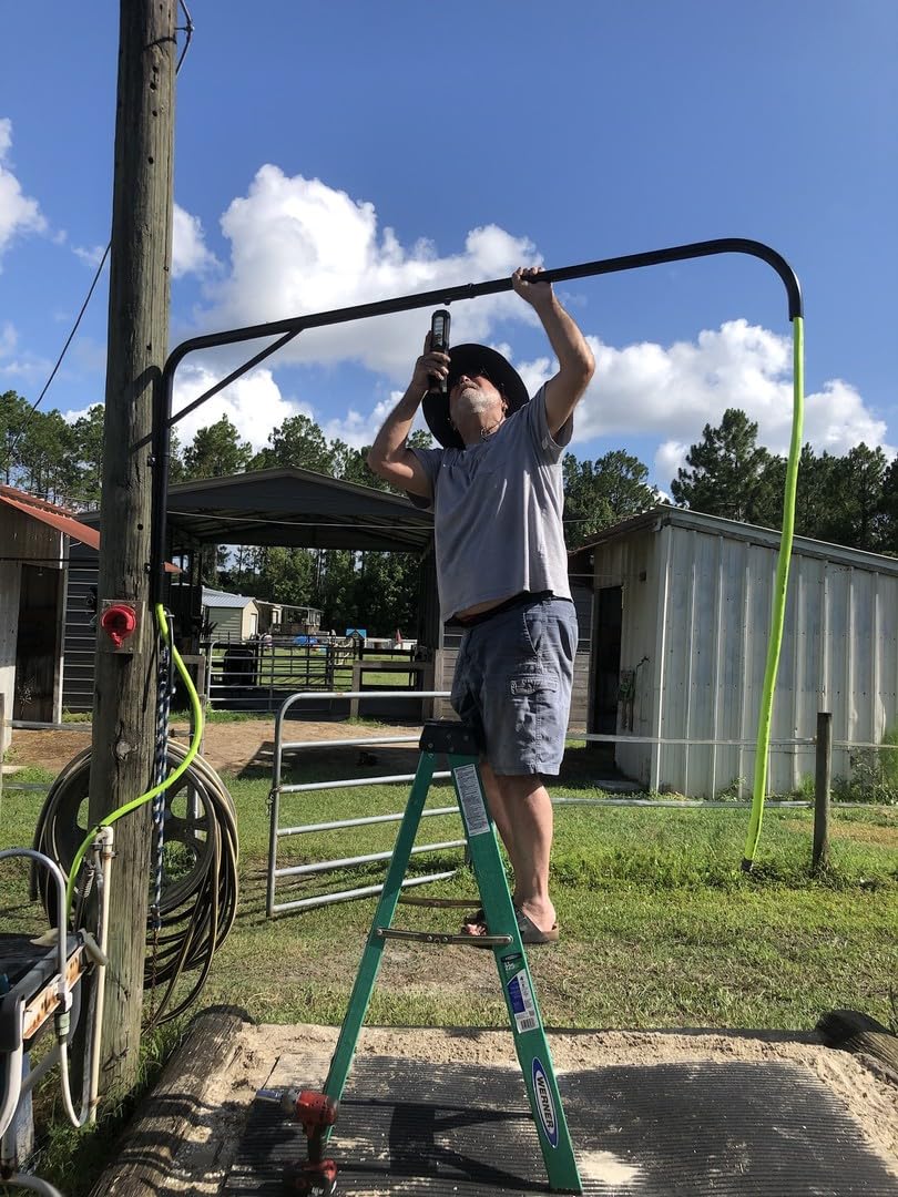 WGOHOSE hose-tangle prevention keeps hoses off dirt and improves stall cleanliness.