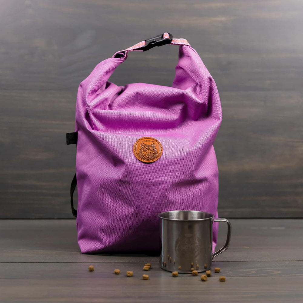 Wilderdog Doggie Bag capacity 5 lbs kibble for day trips and outings.