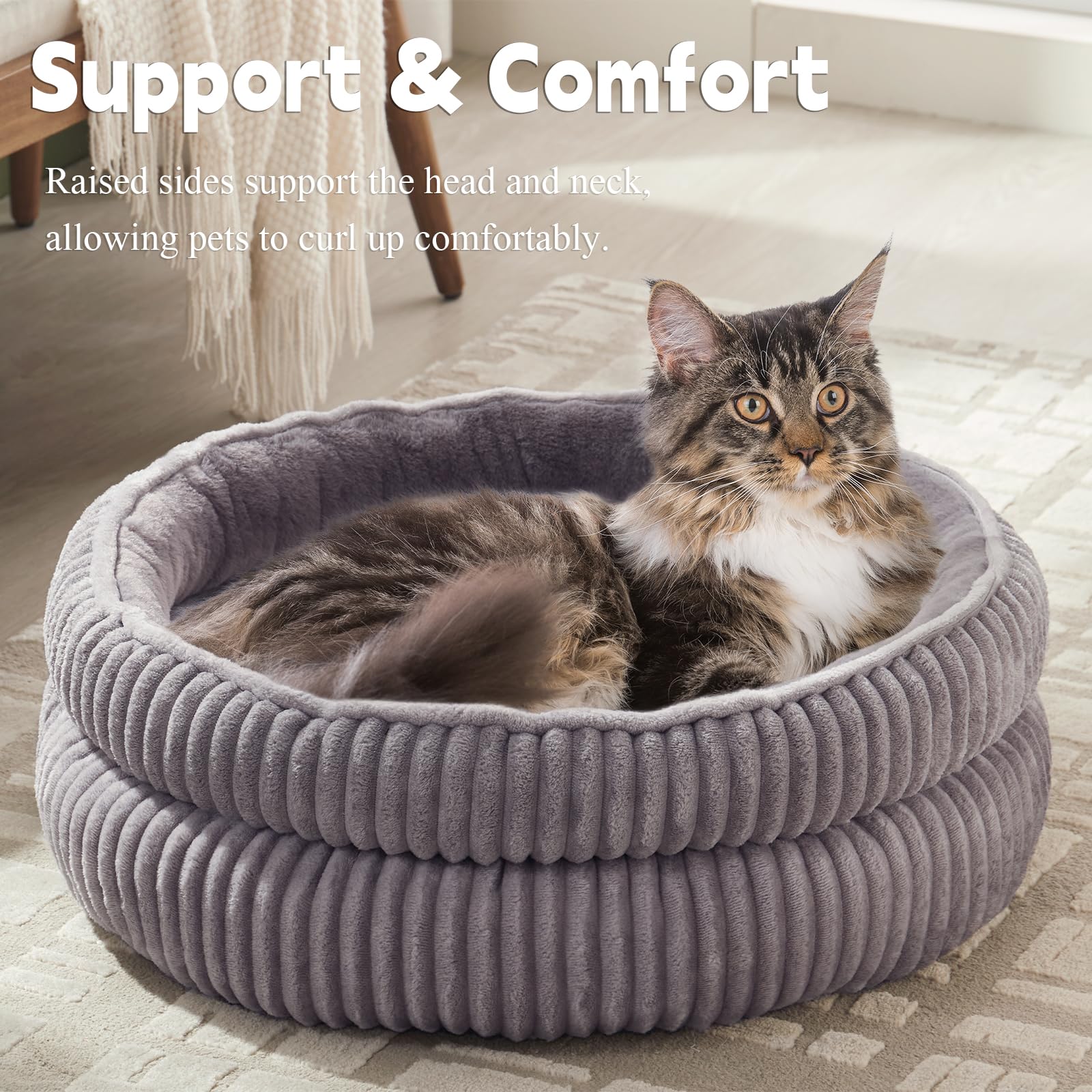 WindRACING cat bed in use shows warm microfleece comfort and nesting