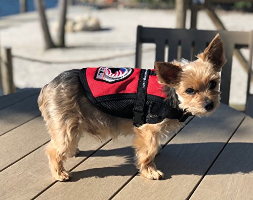 WORKINGSERVICEDOG vest leash attachment provides quick access for walking safety.