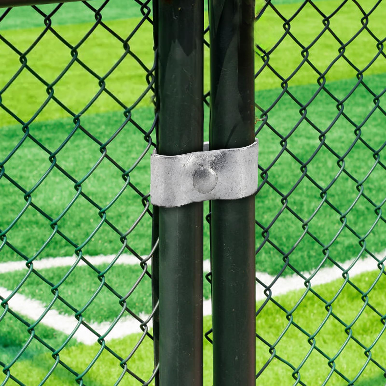 WRINGKIT sturdy hardware supports secure temporary fencing outdoors.