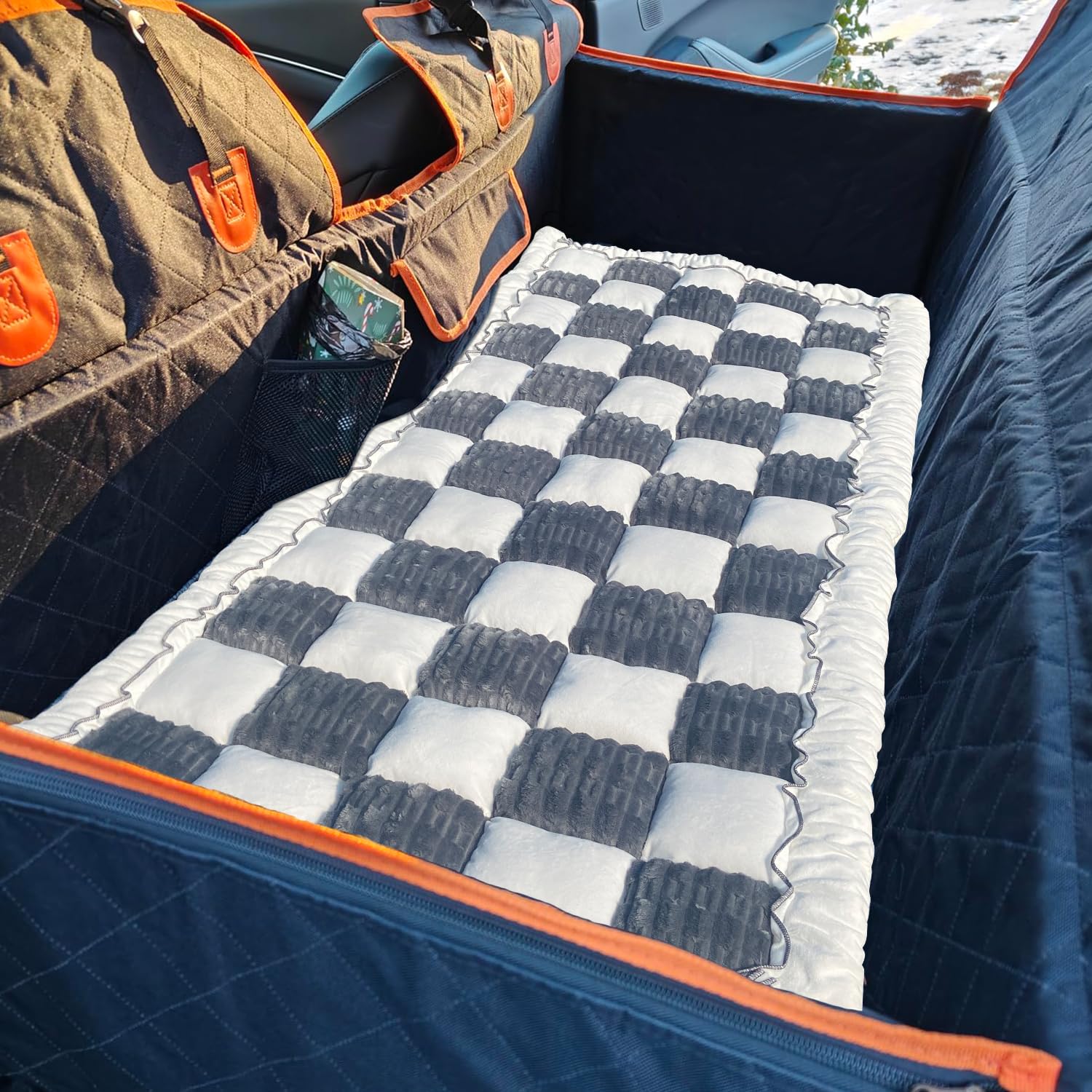 XFEXM Dog Bed Mat protects seats from scratches and stains during trips.
