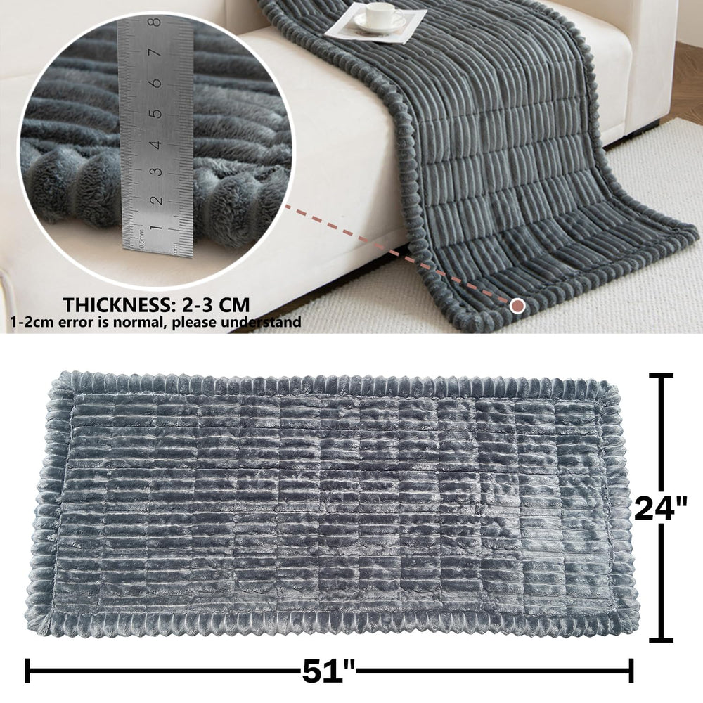 XFEXM versatile pet travel mat also protects furniture