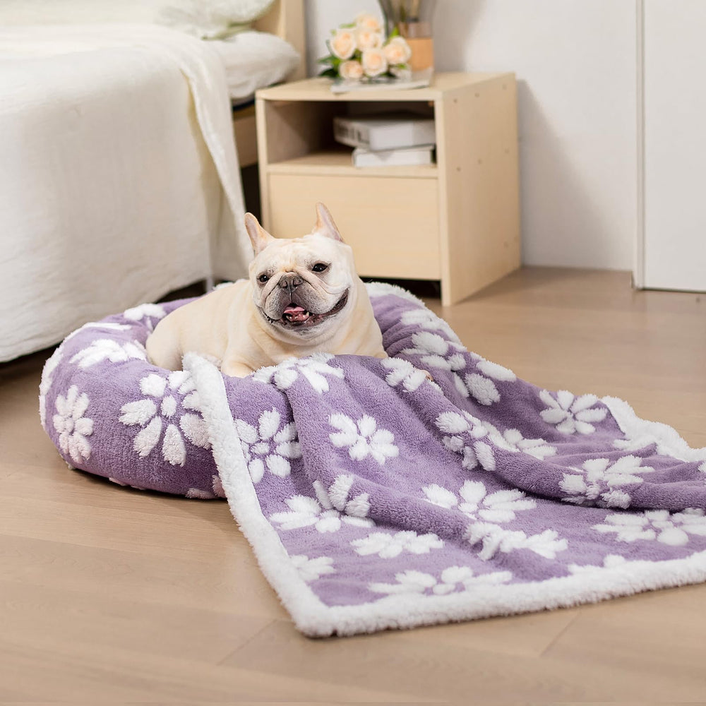 Yaning cat-friendly flower-patterned bed suits indoor cats with cozy style.