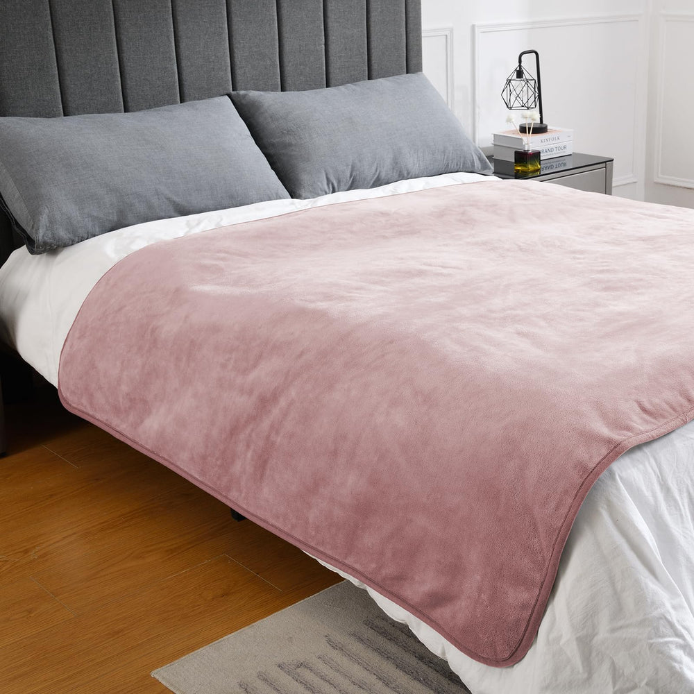 Yaning double-sided Sherpa and Flannel blanket reveals plush texture.