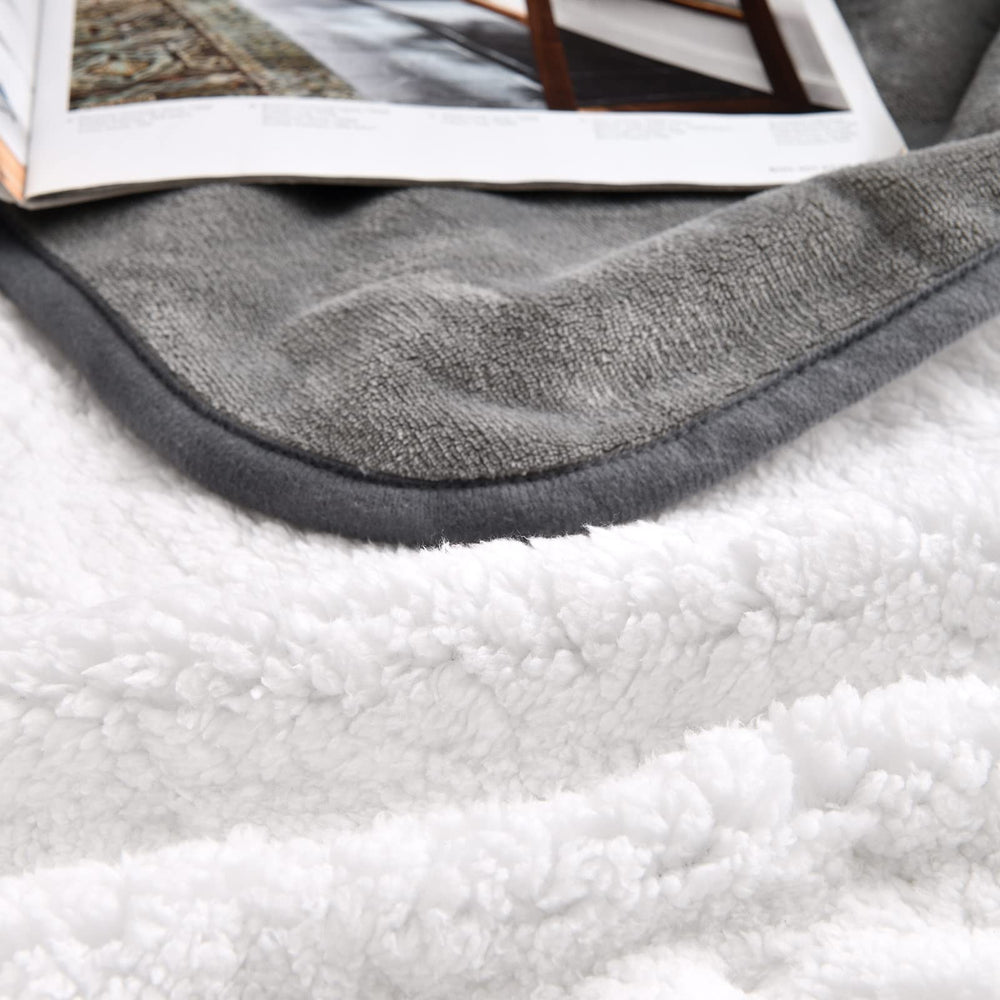 Yaning waterproof blanket car seat use helps protect upholstery on road trips