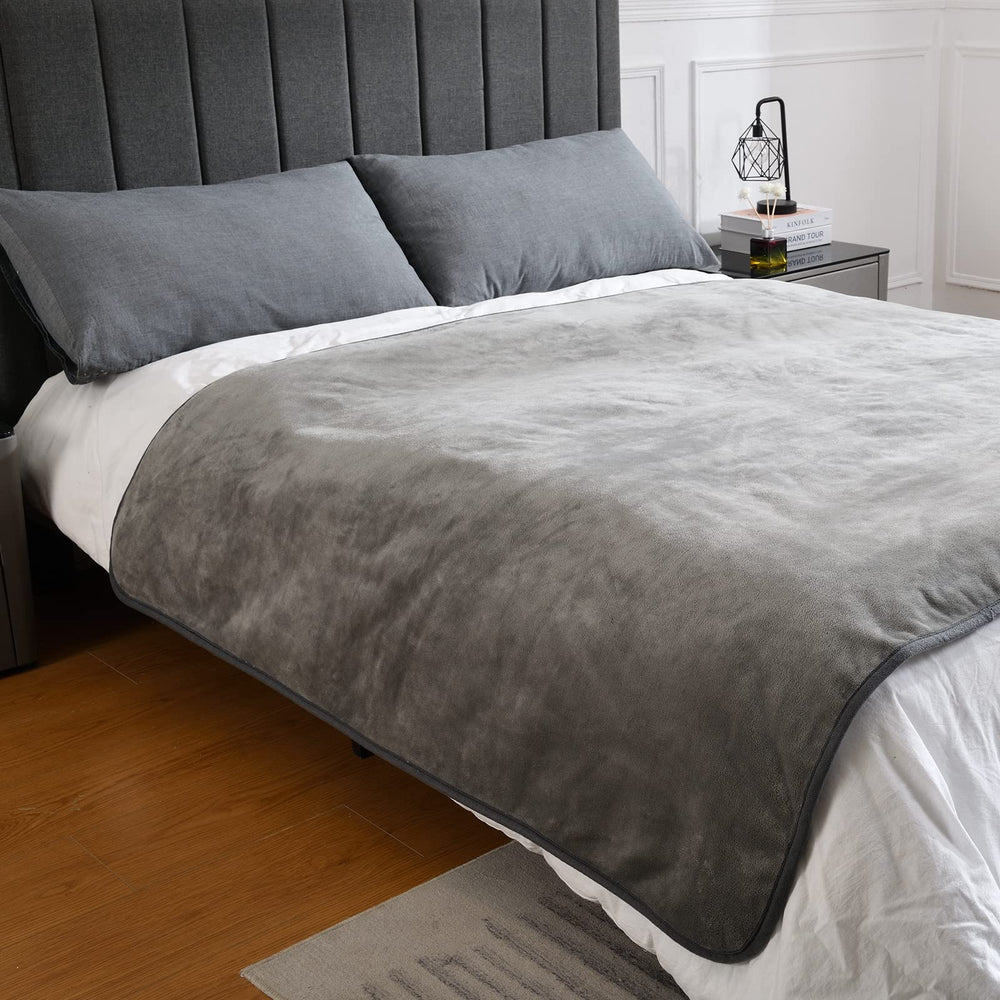 Yaning waterproof blanket couch protection keeps sofas clean during pet lounging