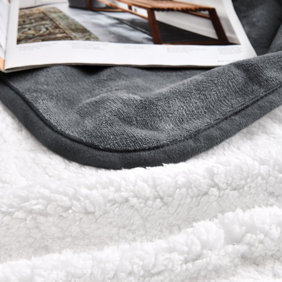 Yaning waterproof blanket is easy to wash, machine washable on cold cycle.
