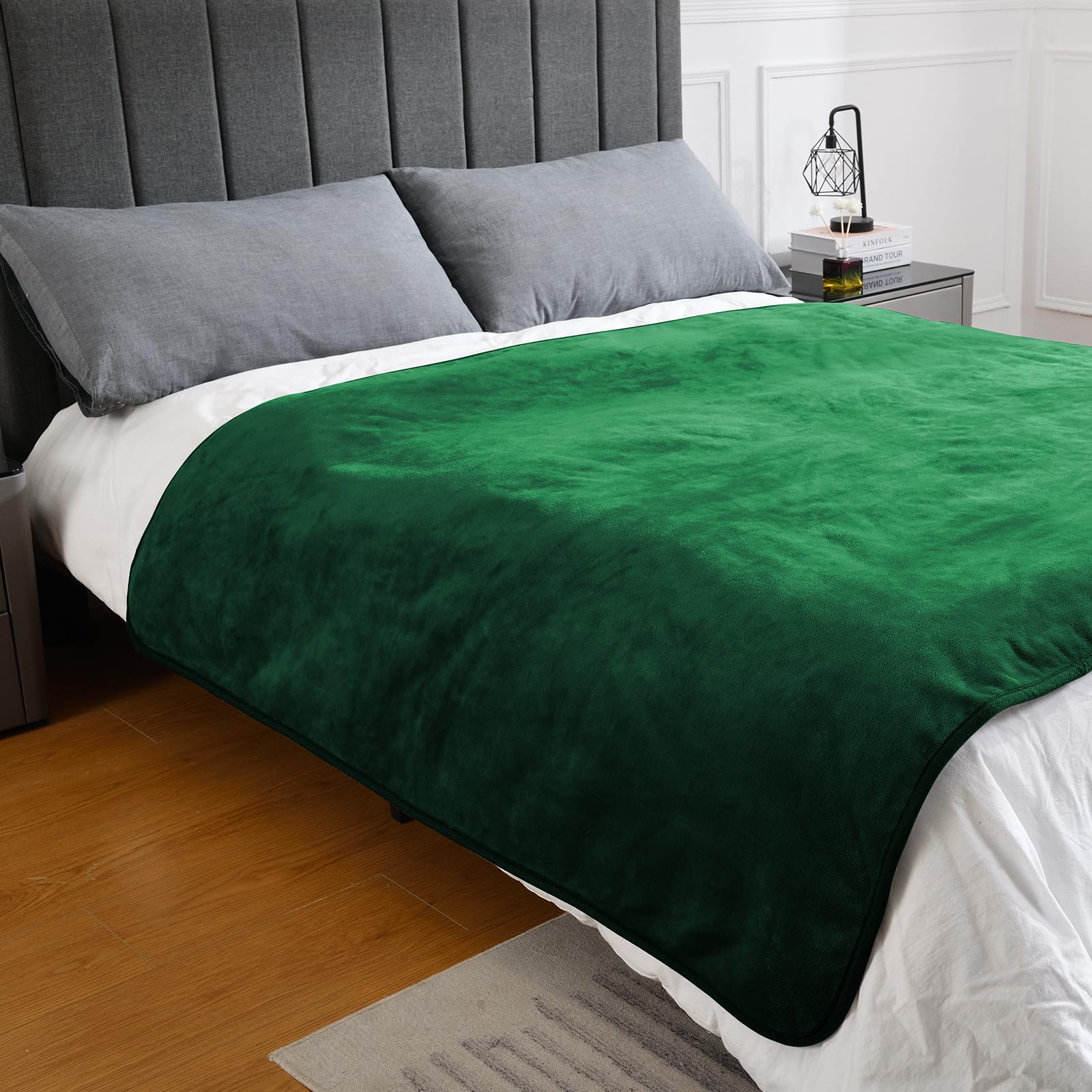 Yaning waterproof blanket soft sherpa-side adds plush comfort after long days.