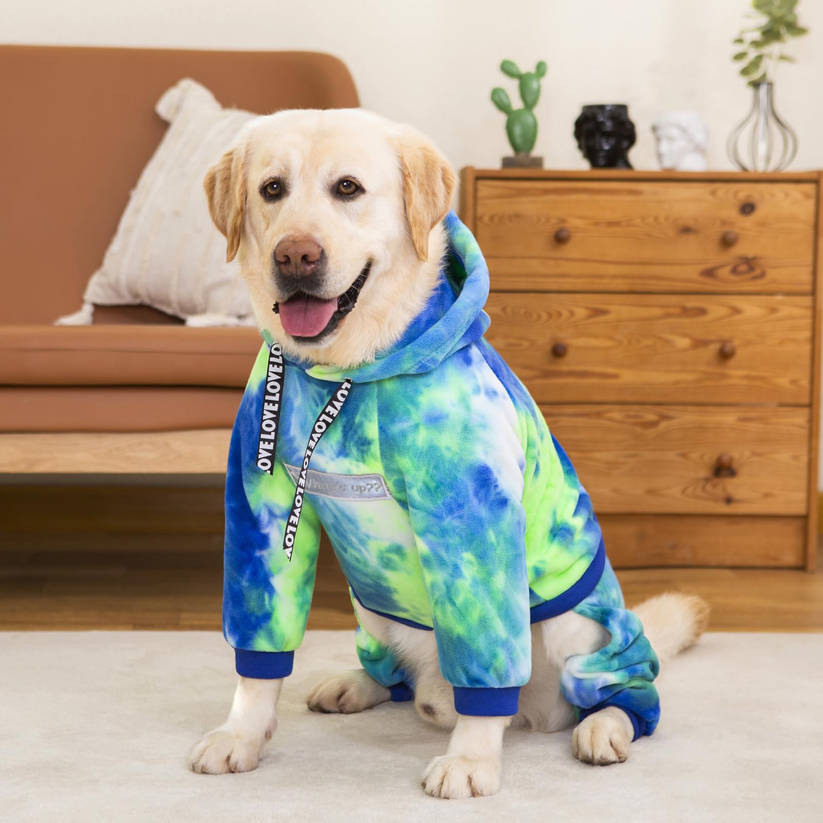 Yeapeeto fleece-lined fabric keeps dogs warm and comfortable on chilly trails
