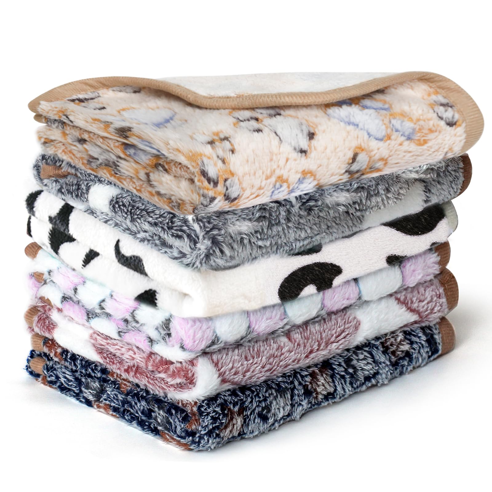 YedsIntu absorbent blanket with heat-reflective layer keeps small pets warm.