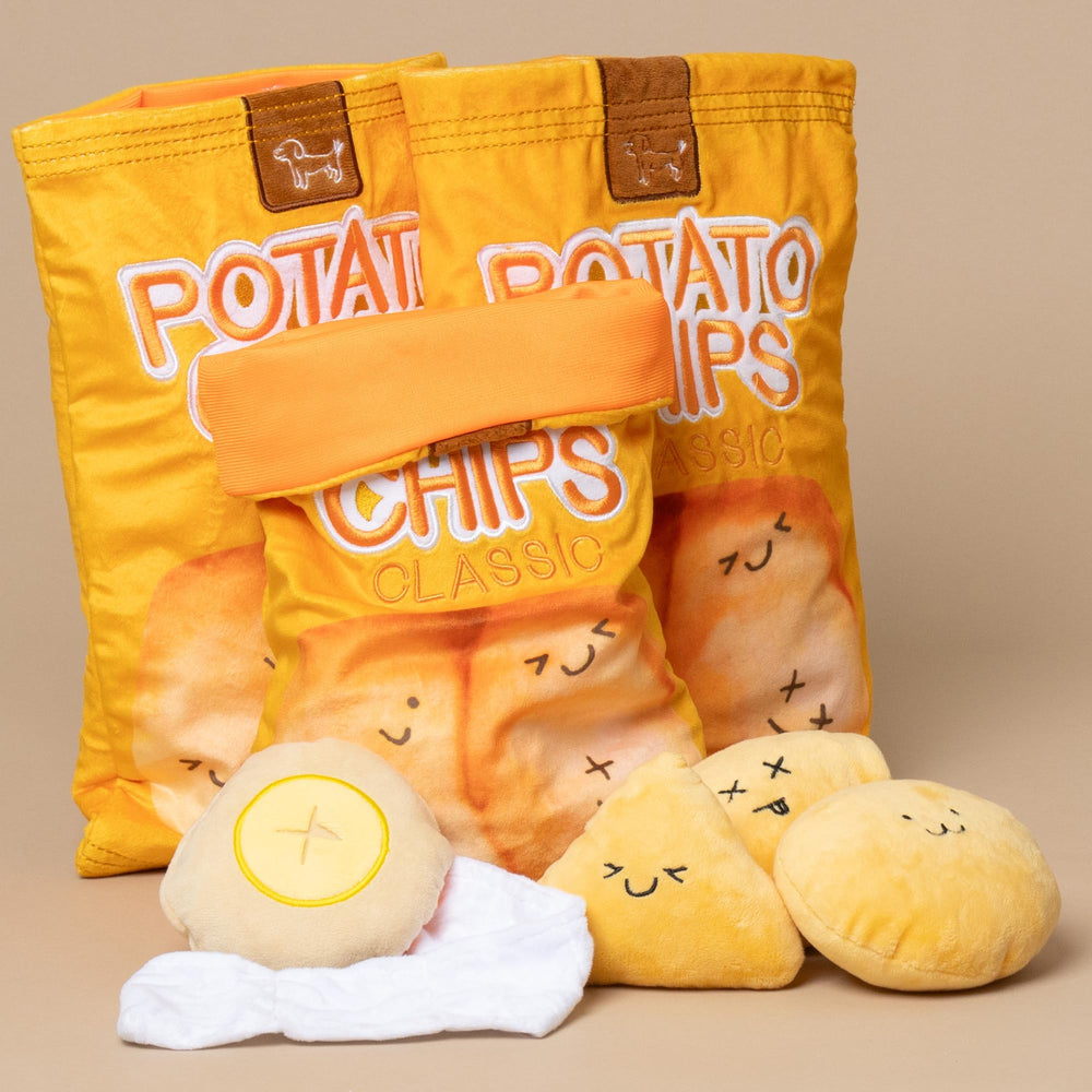 YEPPUPPY Sniffing Play roomy snack bag supports dogs of all sizes.
