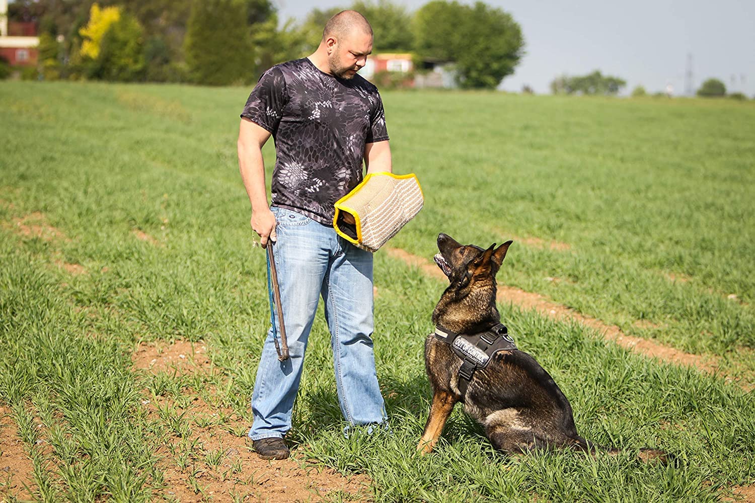 YES4QUALITY dog bite sleeve supports varied drills for k9 police and personal trainers.