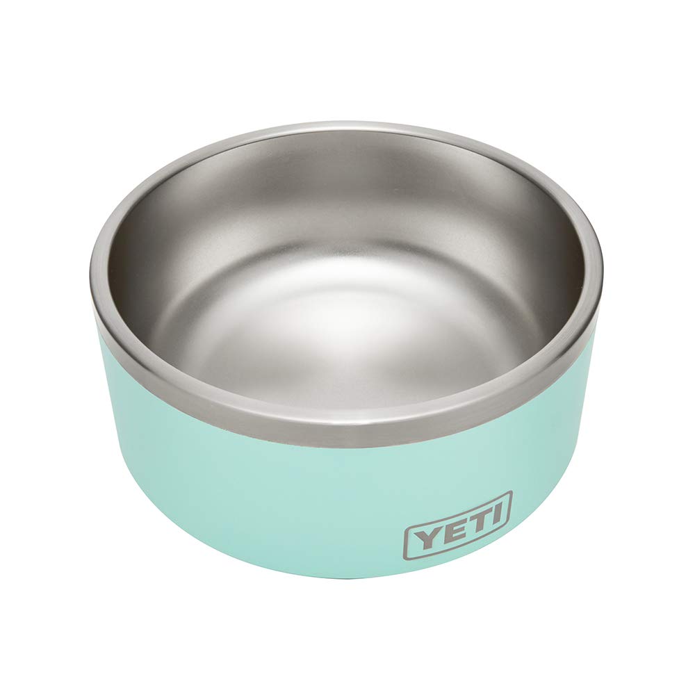 YETI Boomer 8 bearfoot non-slip ring keeps the bowl steady.