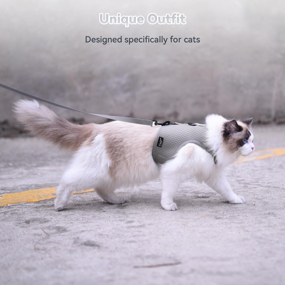YIZHI MIAOW harness set includes both harness and leash.