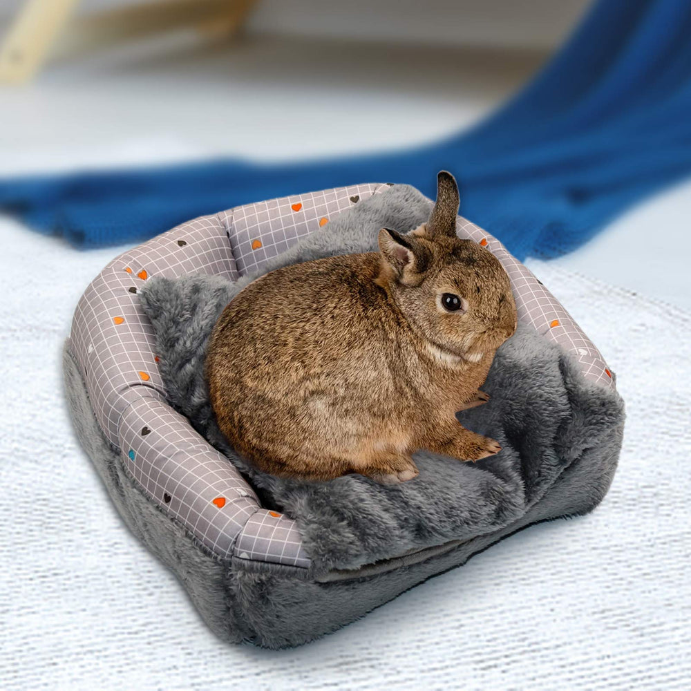 YUEPET Wide entrance design suits adult dwarf rabbits and similar small pets.