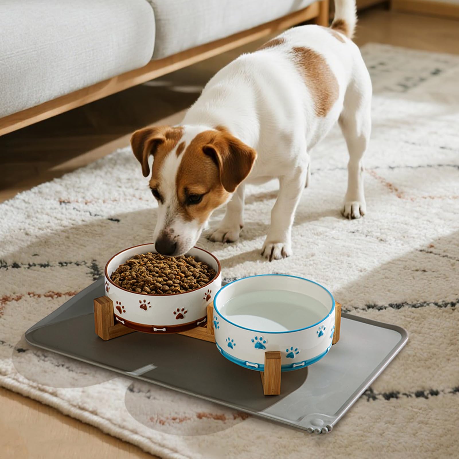 YUN TAO non-slip silicone mat catches spills for easy cleanup.