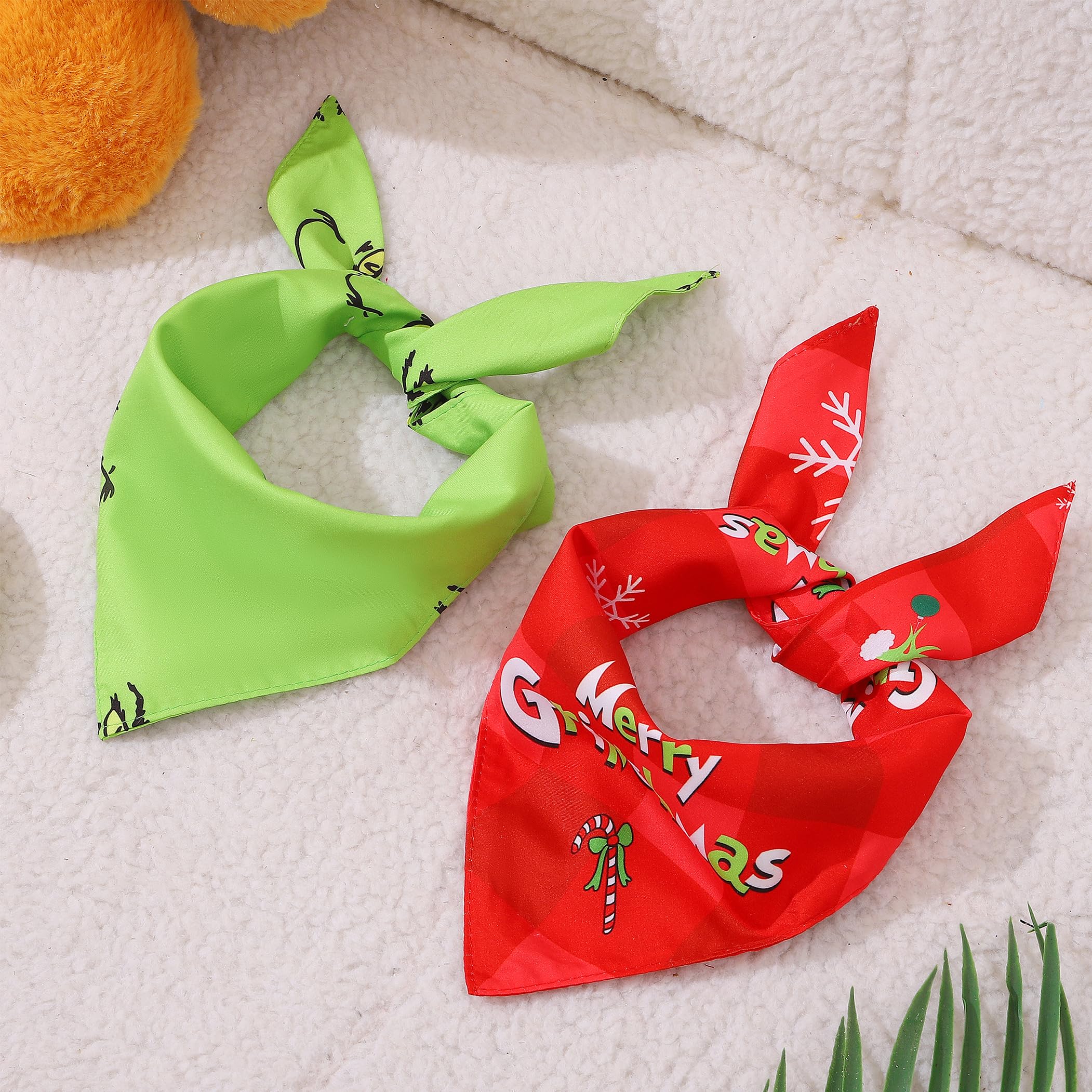 Zamouk bandana neatly drapes on labs and shepherds for timeless holiday photos.