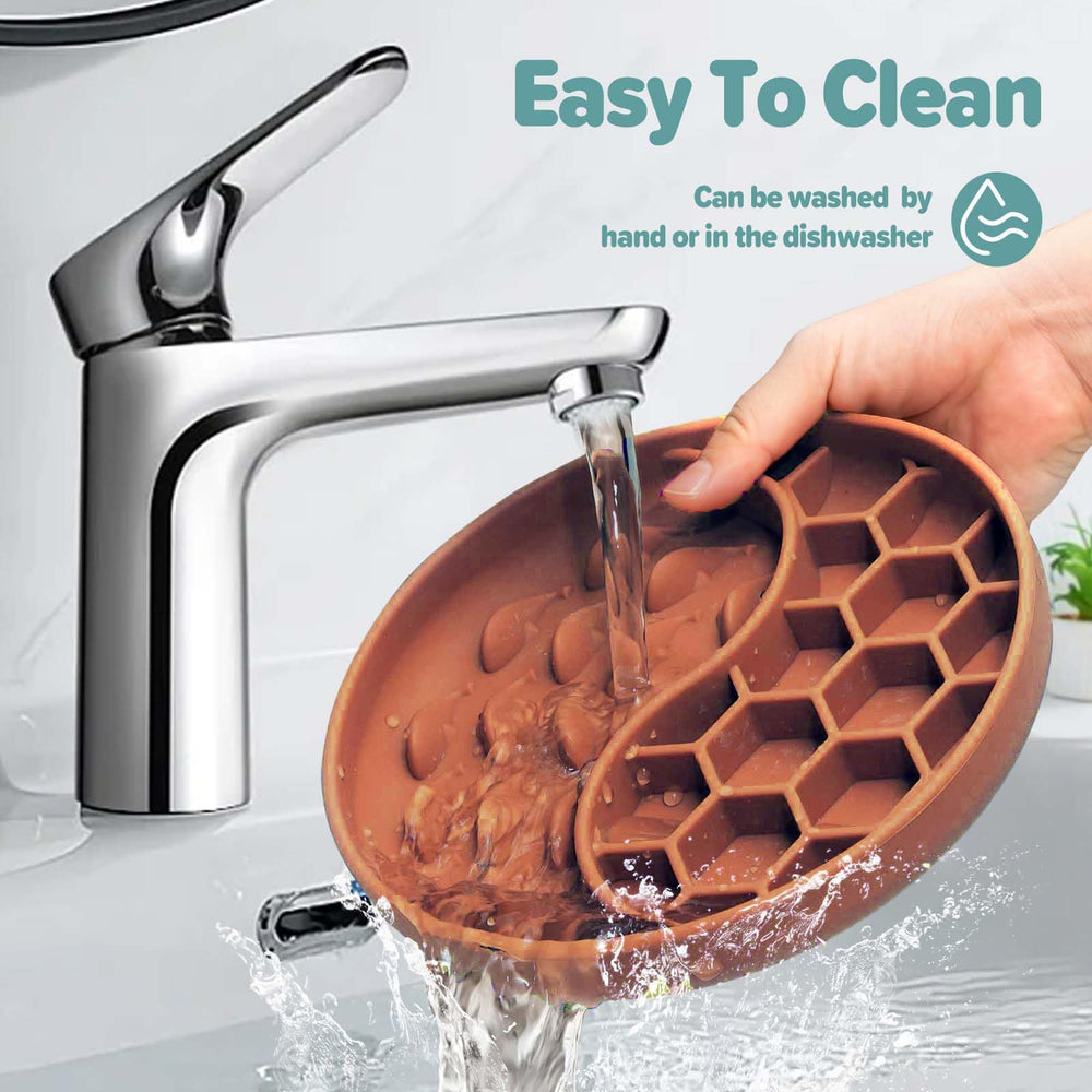 ZOURYNUA brown bowl on feeding mat demonstrates stable, spill-free dining