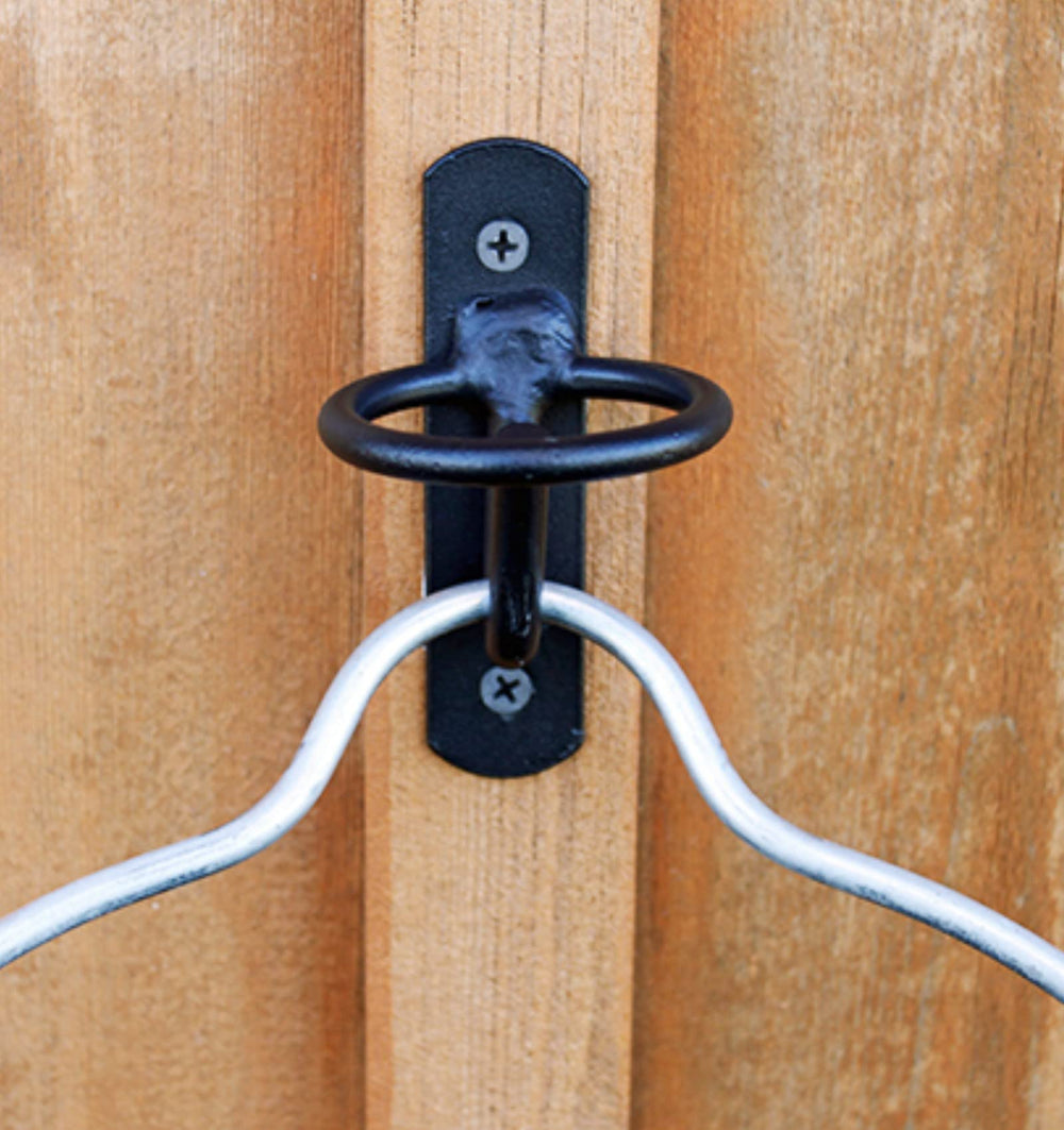 ZRruowin durable design withstands outdoor barn conditions